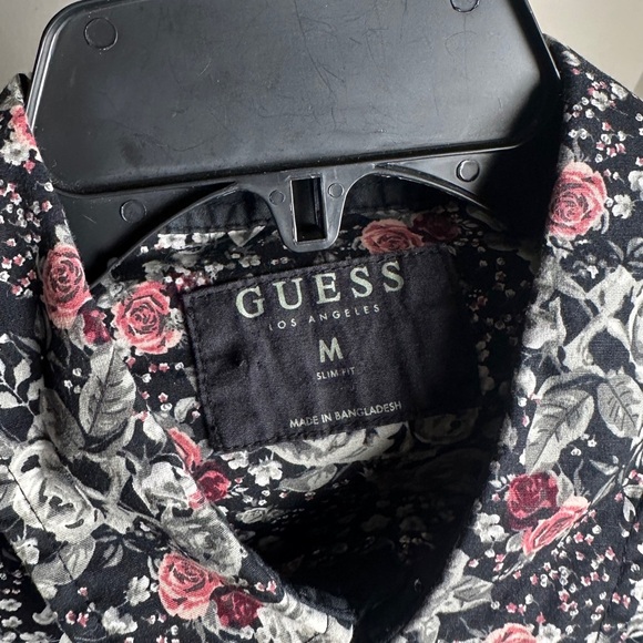 GUESS Los Angeles Men’s Button Down Collared Shirt Red & Black Rose Floral Print - Picture 13 of 13